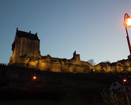 141 Château de Larochette à la nuit tombante