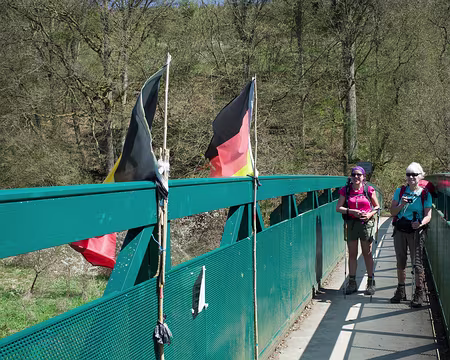 278 Au milieu du pont, nous sommes entre Belgique, Luxembourg et Allemagne