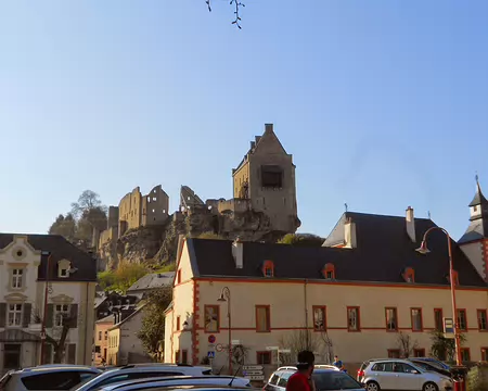 PXL047 Larochette, petite localité surmontée par son château en ruines du XIIè s.