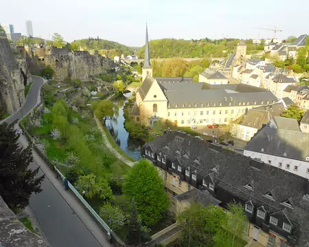 PXL122 Le faubourg du Grund et les anciens monastères