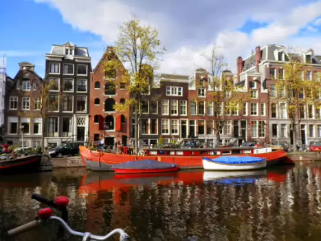 Hélène Hélène B, détail sortie