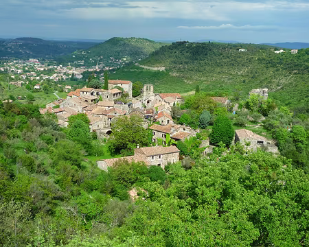 PXL018 Le joli village de Naves près des Vans