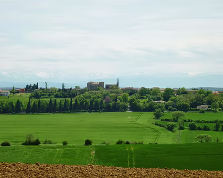 07 Payra sur l'Hers sur fond de Pyrénées