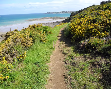 PXL024z1702 au loin le cap d'erquy