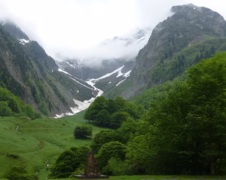 PXL002 Encore pas mal de neige dans le vallon