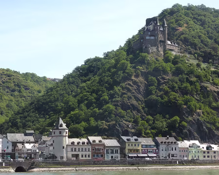 PXL115 St Goarshausen (rive droite) et le château Katz (le chat)