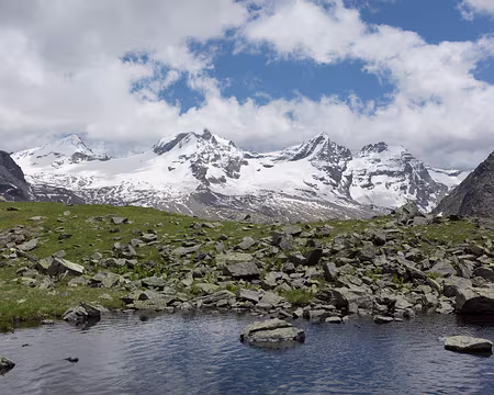 FM9A0877 Quatre sommets, de gauche à droite : la Tesenta (3609m), le Ciarforon (3640m), le Bec de Monchair (becca di Monciair) (3545m) et la cime de Breuil (3454m)