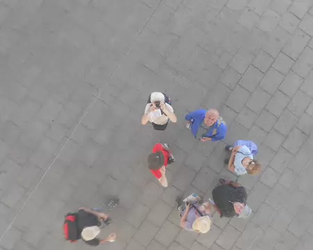 PXL007 Le groupe sous l'ombrière