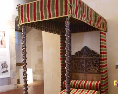 PXL008 Lit à baldaquin en noyer, XVIè s.