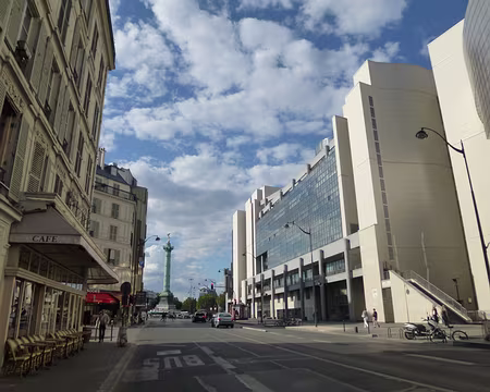 PXL000 La Colonne de Juillet commémorant les journées des 3 Glorieuses (28, 29 et 30 juillet 1830) et l'Opéra Bastille inauguré en 1989.