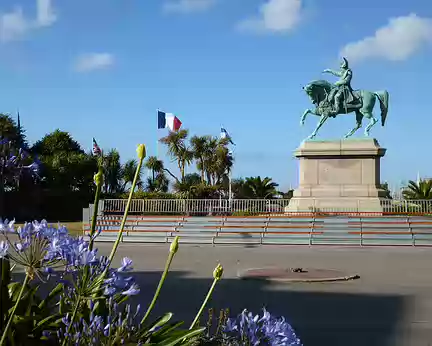 PXL085 Visite de Cherbourg. Monument à Napoléon Ier inauguré en 1858 par Napoléon III.