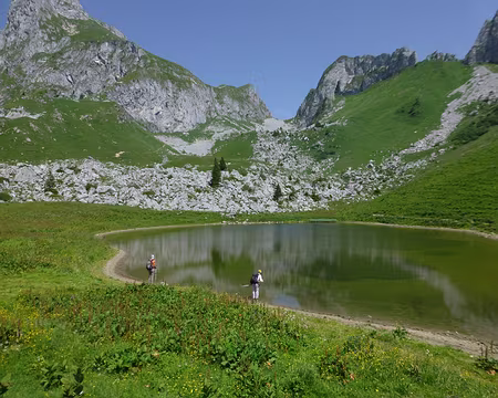 PXL021 Suffisamment d'eau pour mouiller chemise, chapeau et jambes ...