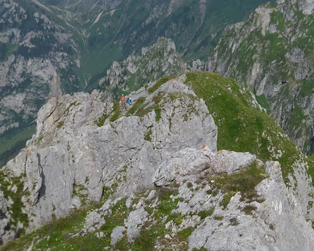 PXL038 Perdues au milieu des roches