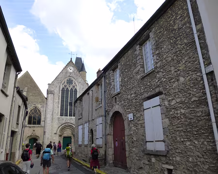 PXL008 La Maison du Prieur et l'église priorale de St-Arnoult de style roman (XII-XVè s.)