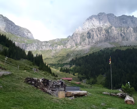 PXL071 Arrivée au refuge de Véran, 1h avant l'orage.