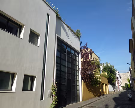 PXL000 La Villa Seurat, impasse du 14è, regroupe plusieurs ateliers d'artistes.