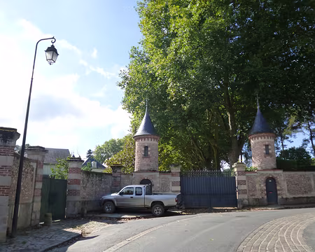 PXL005 Entrée du château de Souzy--la-Briche de style empire, résidence de villégiature de la Présidence française.