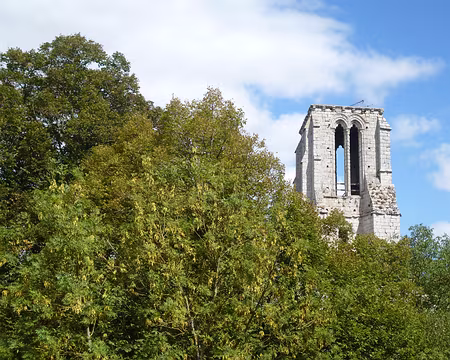 PXL008 Eglise de Moulineux, ruinée à la Révolution, dont ne subsiste que le clocher.