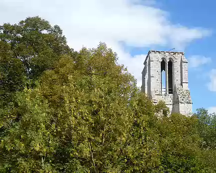 PXL008 Eglise de Moulineux, ruinée à la Révolution, dont ne subsiste que le clocher.
