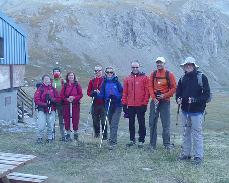 PXL012 8 randonneurs au matin