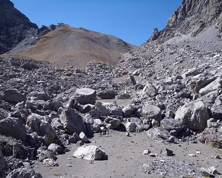 PXL029 cailloux petits et grands, sur le chemin qui nous ramène vers la France