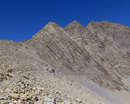 PXL004 Un décor lunaire, notre sommet (Bérard) en ligne de mire.