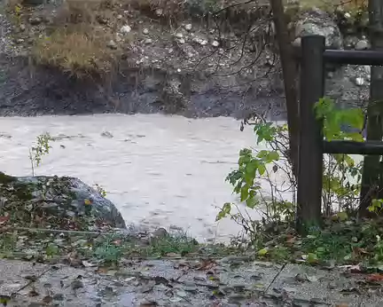 PXL060 Authon, la rivière en crue après le gros orage de l'après-midi