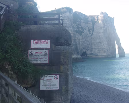 Dangereuse mais on est au CAF ! Dangereuse mais on est au CAF !.