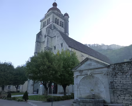 PXL031 Fontaine des Morts et la Collégiale St-Hippolyte, XVè s.