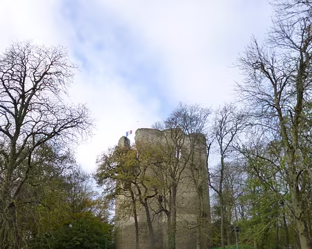 PXL001 Tour de Guinette, donjon de l'ancien château royal construit par Louis VI le Gros au XIIè s.