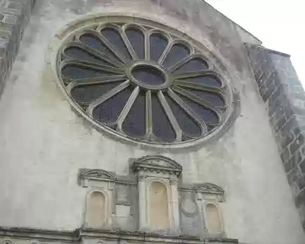PXL007 Eglise Saint Fortuné de Vernou La Celle Sur Seine (XII° siècle, style roman) ) La rosace a 8 metres de diamètre.