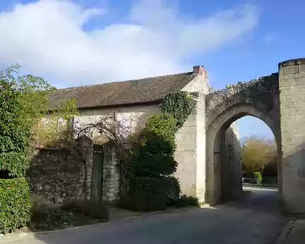 PXL001z1817 Porte de Bretagne, vestiges de la fortification du XIIè s., Montchauvet