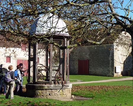 PXL010 Puits dit de Pascal, ce dernier ayant mis au point un mécanisme pour faciliter le levage par un adolescent d'un seau rempli de 126l d'eau environ