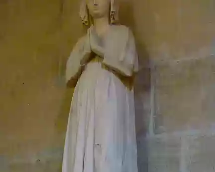 PXL022 Statue en pierre (1300) d'Isabelle de France, fille de Saint-Louis