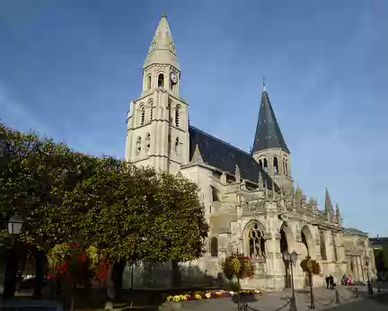 PXL015 Collégiale Notre-Dame de Poissy, XIIè s. Saint-Louis y fut baptisé le 25 avril 1214.