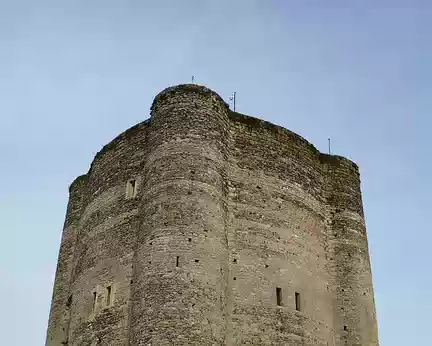 PXL016 Donjon XIIIè s. , Houdan, construit par Amaury III de Montfort, tour massive haute de 25 mètres.