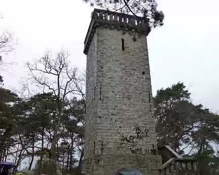 PXL007 La tour de Samois est construite au sommet du Rocher de Samois, 1879.