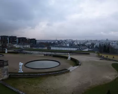 PXL001 Vue sur Paris depuis le parc de Saint-Cloud, jardin remarquable de 460 ha.