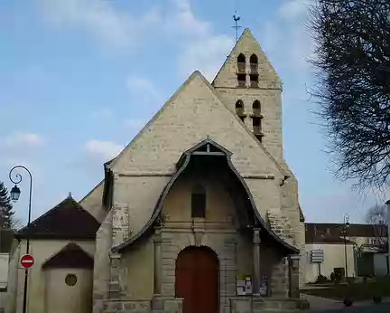PXL024 Eglise St-Pierre d'Avon édifiée vers 1100.