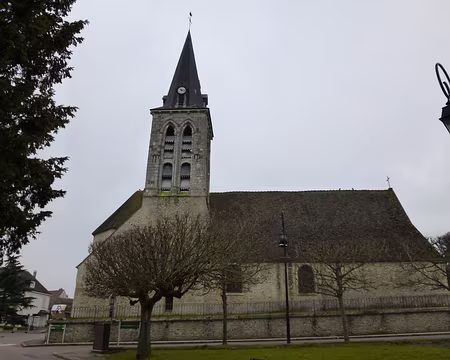 PXL000 Eglise St-Denis, XIIè s., clocher-tour carré surmonté d'une flèche octogonale, Méré.