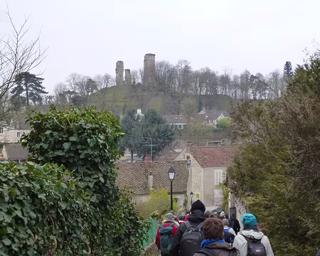 PXL001 Le roi Robert II fit construire le château-fort sur la butte de Montfort.