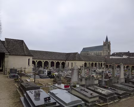 PXL005 ...entouré de galeries, semblables...