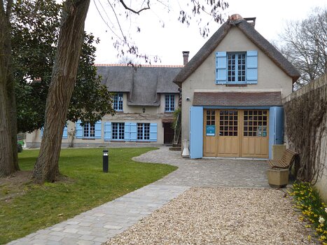 Dominique Dominique F, détail sortie