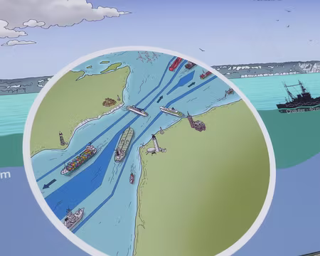 PXL039 Sur 35 km de largeur, le quart du trafic maritime mondial !