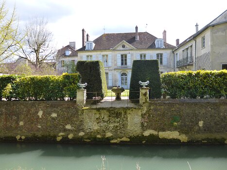 Dominique Dominique F, détail sortie