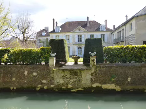 Dominique Dominique F, détail sortie