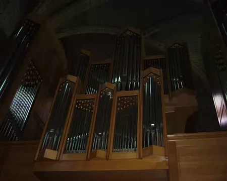 PXL011 Dans la basilique, cet orgue géant a été inauguré en septembre 2009. C'est l'un des plus grand orgue de l'Essonne. Il sert lors des cérémonies religieuses et...