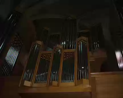 PXL011 Dans la basilique, cet orgue géant a été inauguré en septembre 2009. C'est l'un des plus grand orgue de l'Essonne. Il sert lors des cérémonies religieuses et...