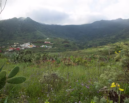2016_04_25_09-01-48 Las Portelas, au fond notre auberge