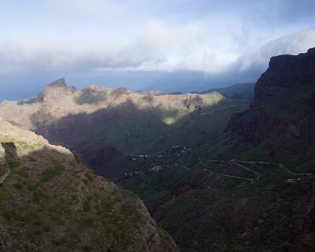 2016_04_26_08-49-52 J3 - En route en voiture pour Santiago del Teide, nous repassons au-dessus de Masca
